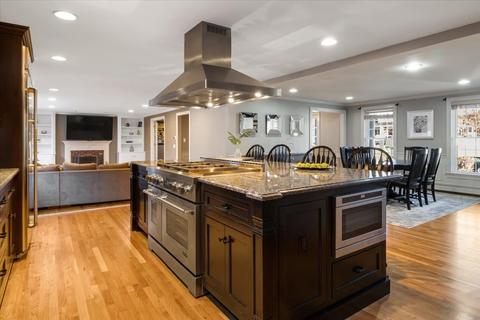7 Darwin Ln, Walpole, MA 02081 photo 5