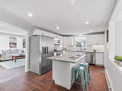 64 Maple St, Attleboro, MA 02703 photo 2