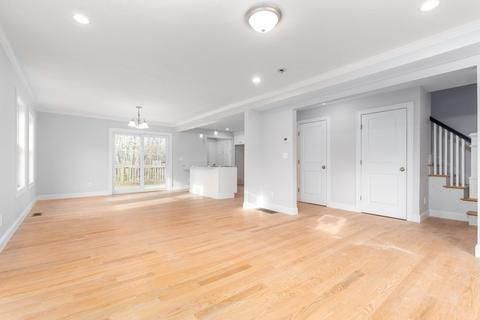 13 Maple St, Salisbury, MA 01952 photo 4