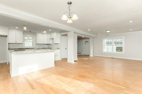 13 Maple St, Salisbury, MA 01952 photo 5