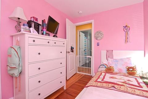 704 Brayton Ave, Fall River, MA 02721 photo 16