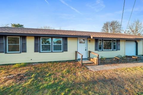 7 Susanne Cir, Wareham, MA 02571 photo 2