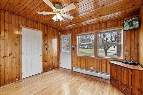 71 Wenham St, Danvers, MA 01923 photo 16