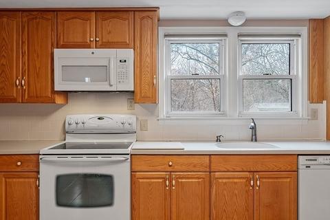 71 Wenham St, Danvers, MA 01923 photo 10
