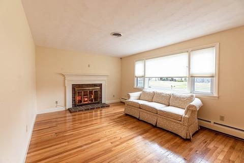 71 Wenham St, Danvers, MA 01923 photo 6