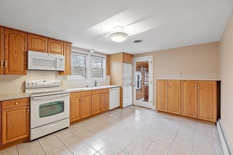 71 Wenham St, Danvers, MA 01923 photo 7