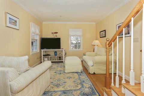 20 Leonard St #4, Gloucester, MA 01930 photo 4