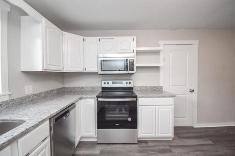 10 Everett St, Chicopee, MA 01020 photo 11