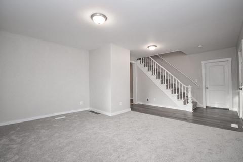 10 Everett St, Chicopee, MA 01020 photo 5