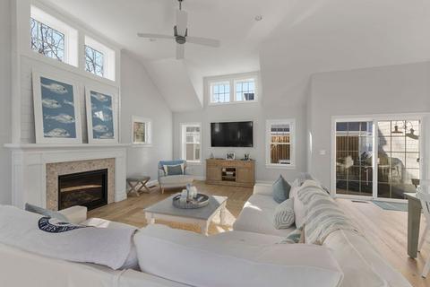 39 Cottage Ln, Mashpee, MA 02649 photo 4