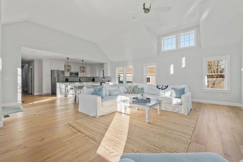 39 Cottage Ln, Mashpee, MA 02649 photo 5
