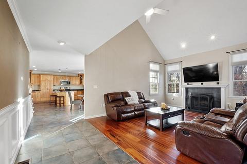 166 North St, Upton, MA 01568 photo 12