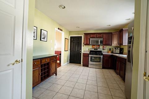 1562 Sumner Ave, Springfield, MA 01118 photo 11