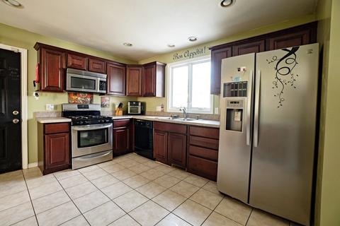 1562 Sumner Ave, Springfield, MA 01118 photo 12