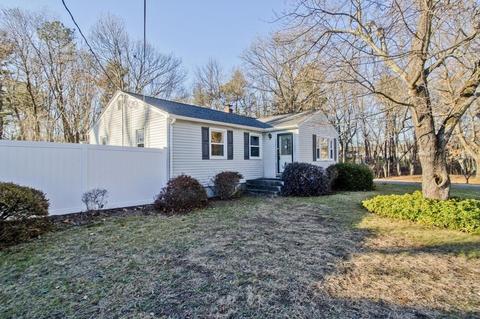 8 Timothy Cir, Springfield, MA 01119 photo 3