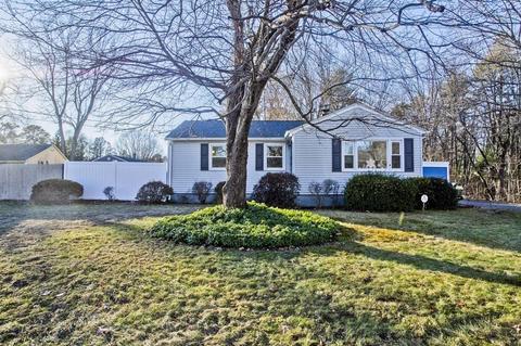 8 Timothy Cir, Springfield, MA 01119 photo 2