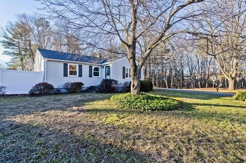 8 Timothy Cir, Springfield, MA 01119 photo 4