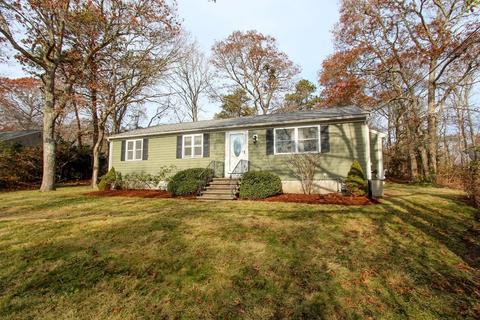76 Connemara Cir, Barnstable, MA 02601 photo 1