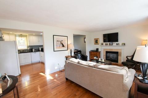 76 Connemara Cir, Barnstable, MA 02601 photo 2