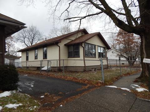24 Schley St, Springfield, MA 01109 photo 1