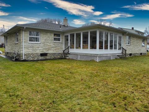 8 Everett Ave, Webster, MA 01570 photo 4