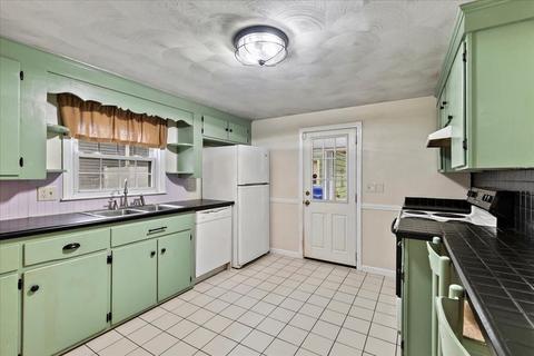 22 Lancaster St, Springfield, MA 01118 photo 6