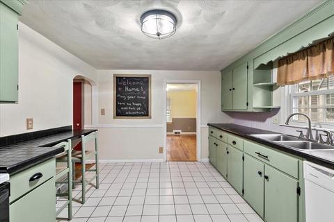 22 Lancaster St, Springfield, MA 01118 photo 7