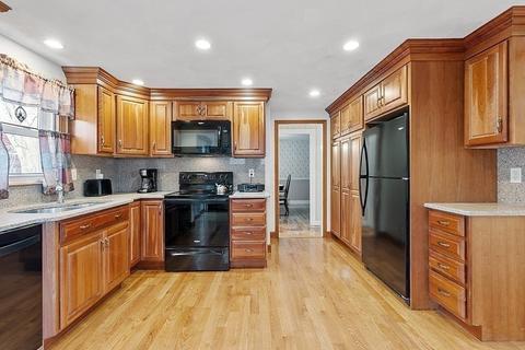 42 A St, Reading, MA 01867 photo 3