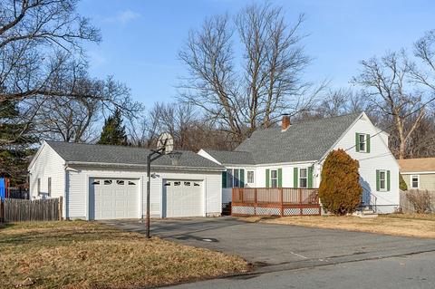 42 A St, Reading, MA 01867 photo 1