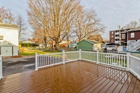 22 Adams St, Chicopee, MA 01013 photo 5