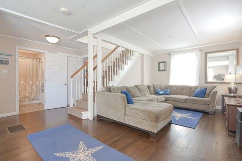 8 Springfield St, Gloucester, MA 01930 photo 4