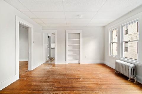 35 Dorne St, Springfield, MA 01105 photo 5