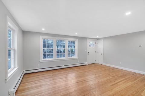 18 Brown St, Maynard, MA 01754 photo 2