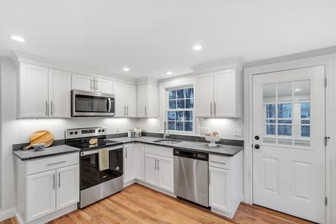 18 Brown St, Maynard, MA 01754 photo 5