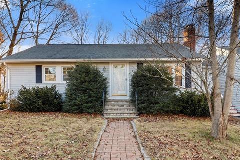 4 Wirling Dr, Beverly, MA 01915 photo 2
