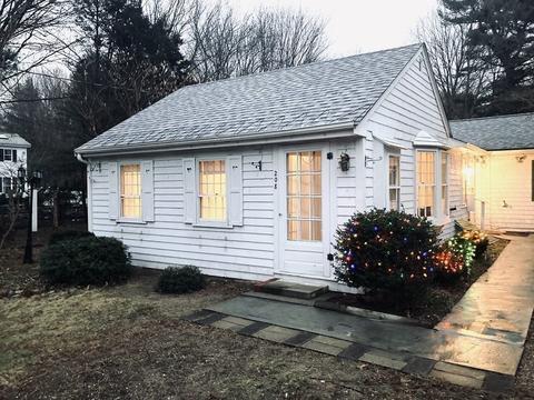 208 Spring St, Hanover, MA 02339 photo 1