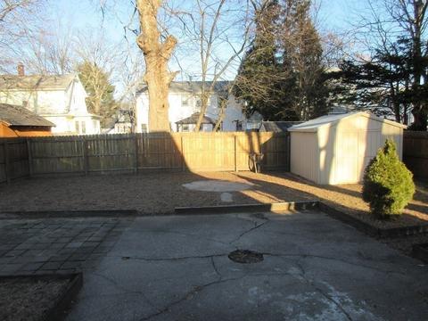 49 Glenham St, Springfield, MA 01104 photo 3
