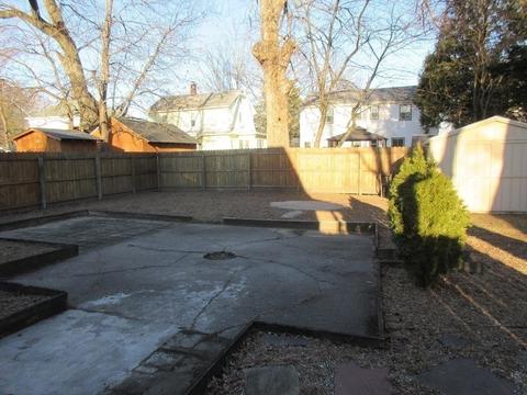 49 Glenham St, Springfield, MA 01104 photo 4