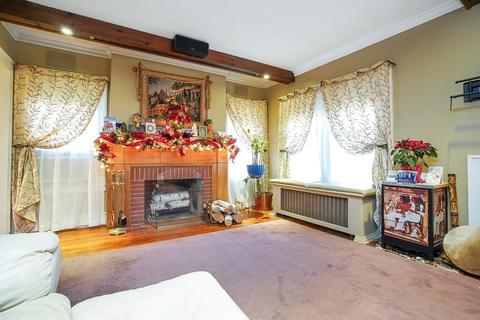 58 Eckington St, Springfield, MA 01108 photo 2