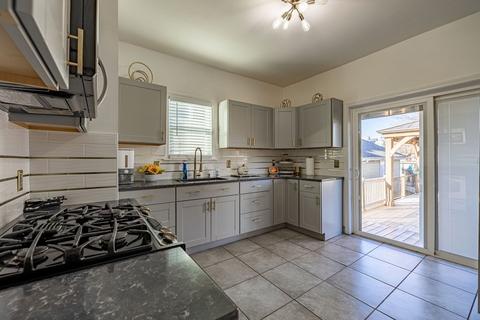 68 Grand St, Springfield, MA 01108 photo 6