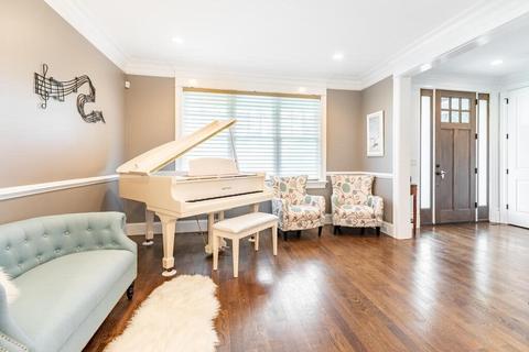 166 Jarvis Cir, Needham, MA 02492 photo 12