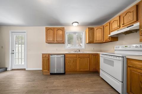 8 Ledge St, Sutton, MA 01590 photo 5