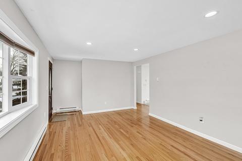 40 Albee St, Springfield, MA 01129 photo 9