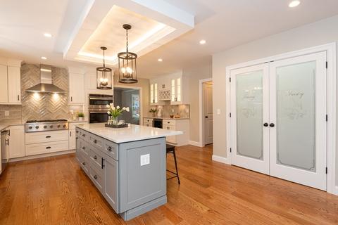 2 Cedar St, Reading, MA 01867 photo 4