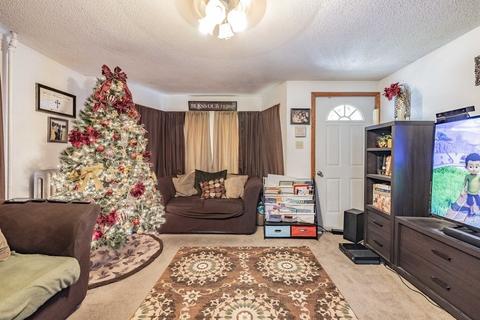 81 Bell St, Chicopee, MA 01013 photo 2