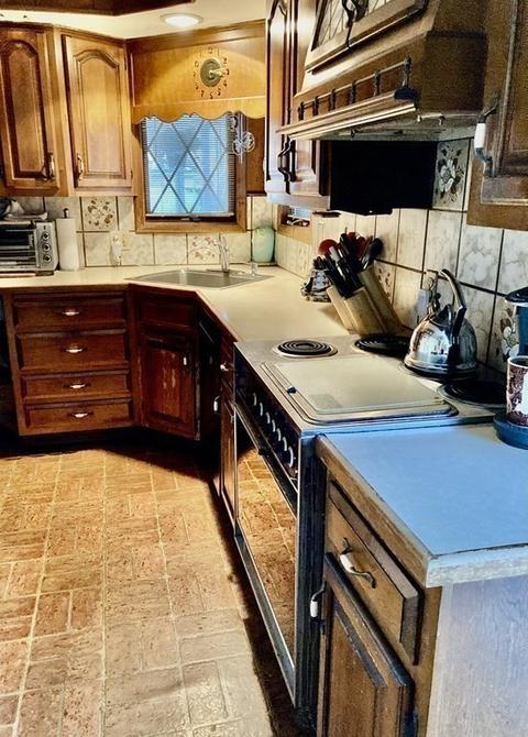 89 Robak Dr, Chicopee, MA 01020 photo 3