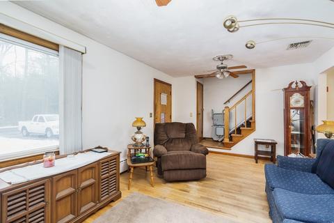 27 Plain St, Easthampton, MA 01027 photo 12