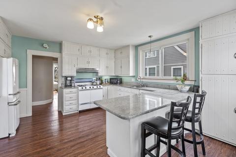 17 Endicott Ave, Marblehead, MA 01945 photo 2