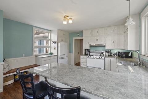 17 Endicott Ave, Marblehead, MA 01945 photo 3