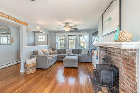 34 Wheeler St, Gloucester, MA 01930 photo 5